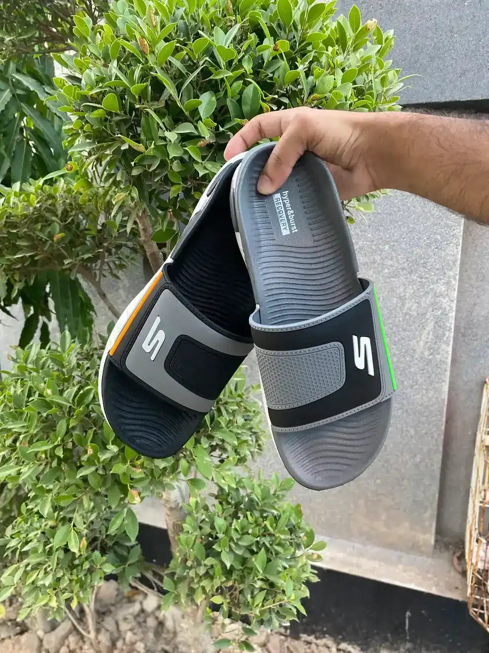Skecher OG Slides - Eaze