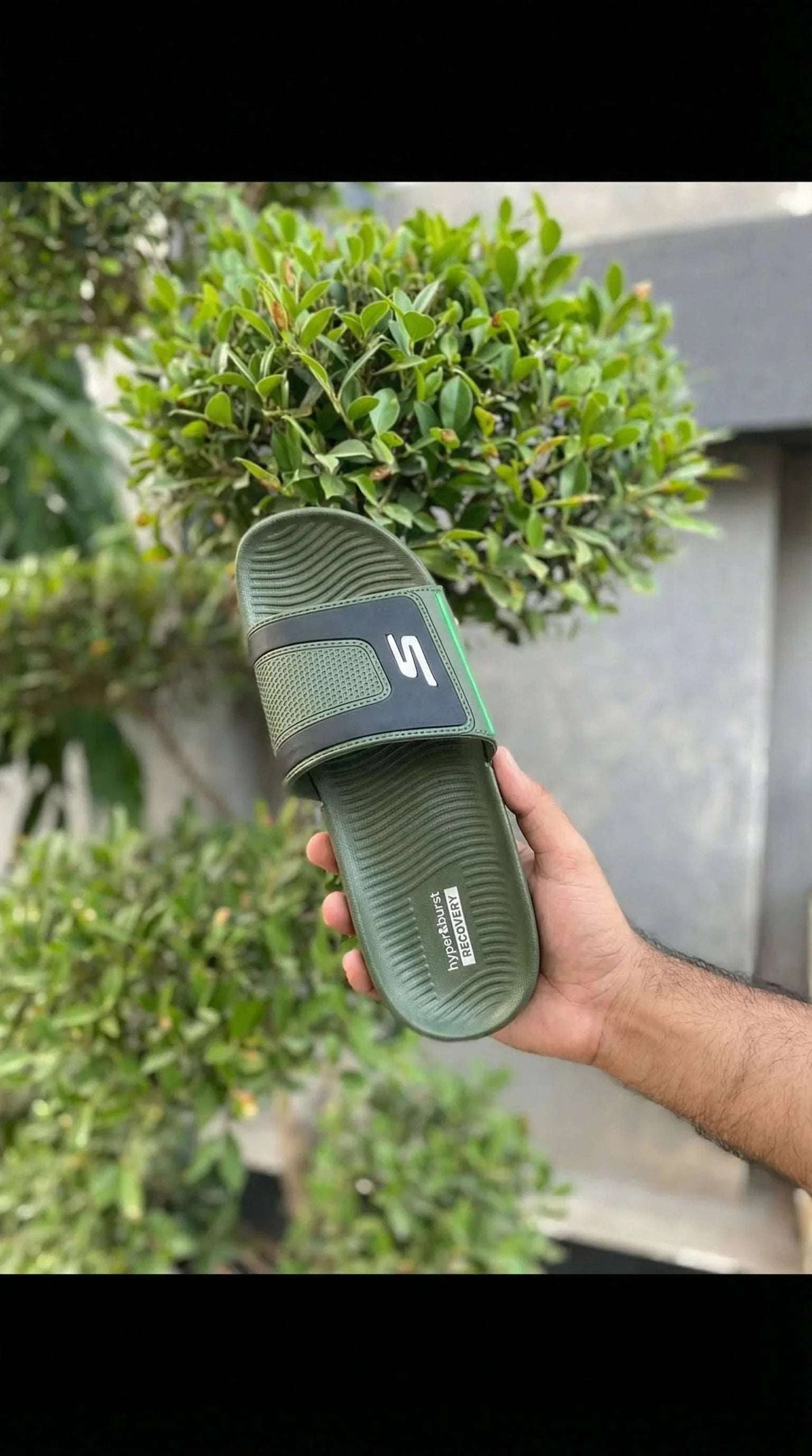 Skecher OG Slides - Eaze